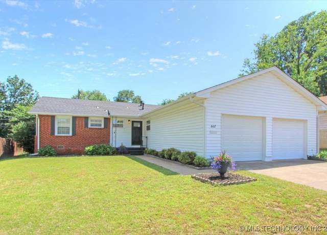 Property at 6112 E 21st St, Tulsa, OK 74114, 3 beds, 1.5 baths