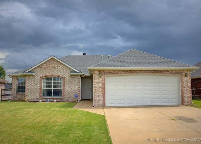 Property at 11008 E 120th Ct, Collinsville, OK 74021, 4 beds, 2 baths