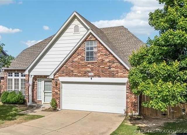 Property at 4932 W Commercial St, Broken Arrow, OK 74012, 4 beds, 2.5 baths