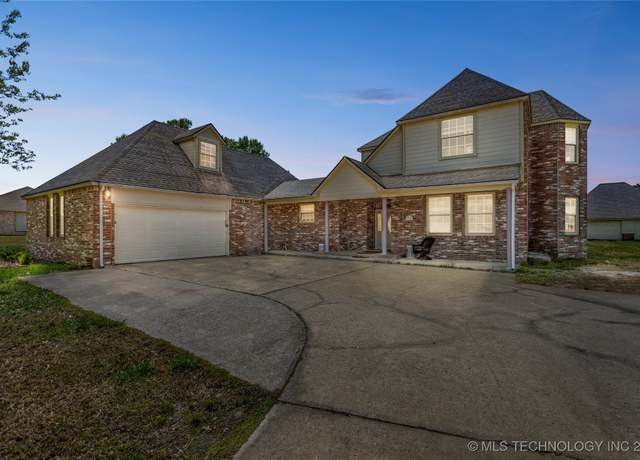 Property at 11952 N 152nd EastAvenue, Collinsville, OK 74021, 5 beds, 3.5 baths
