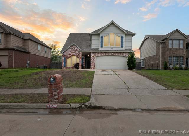 Property at 1508 N Umbrella Ave, Broken Arrow, OK 74012, 4 beds, 2.5 baths