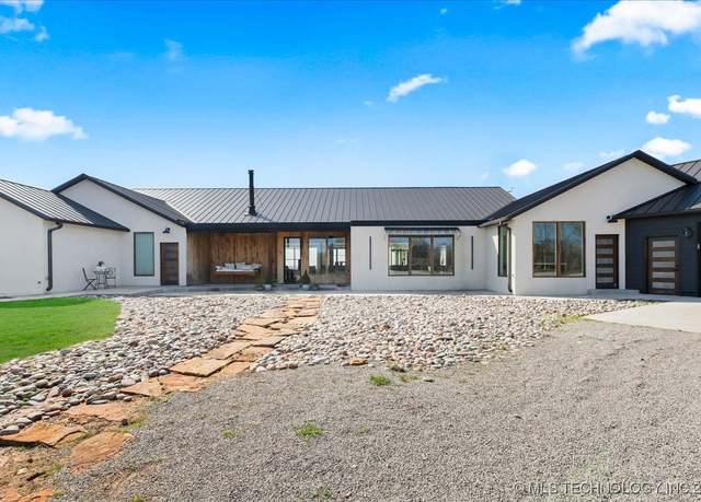 Property at 2081 County Road 3007, Bartlesville, OK 74003, 8 beds, 5.5 baths