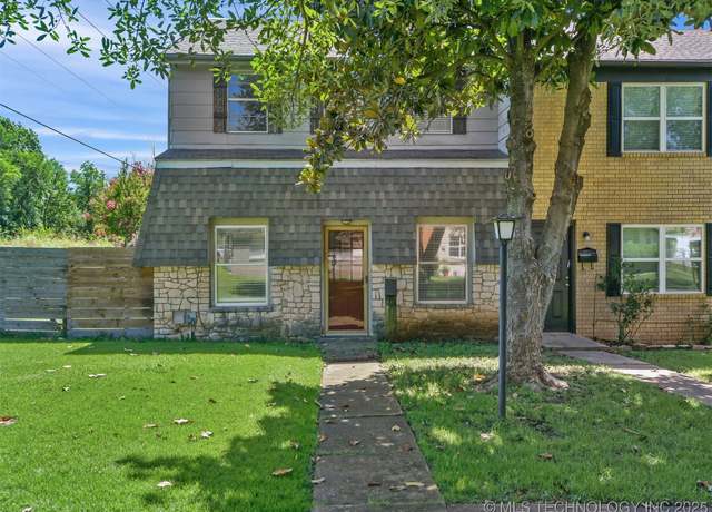 Property at 924 Manor Mall, Ardmore, OK 73401, 3 beds, 2.5 baths
