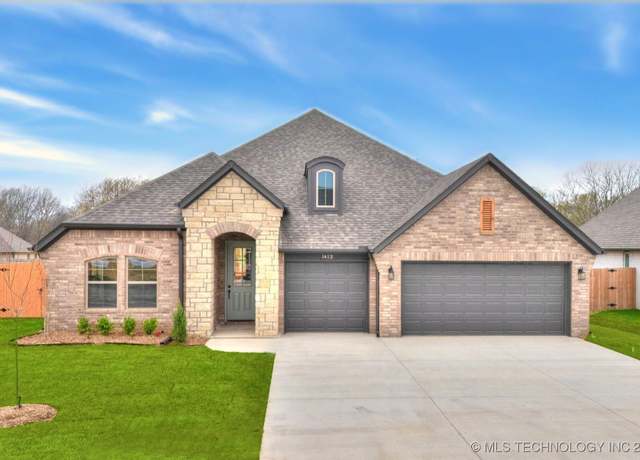Property at 1412 N 70th St, Broken Arrow, OK 74014, 4 beds, 2.5 baths