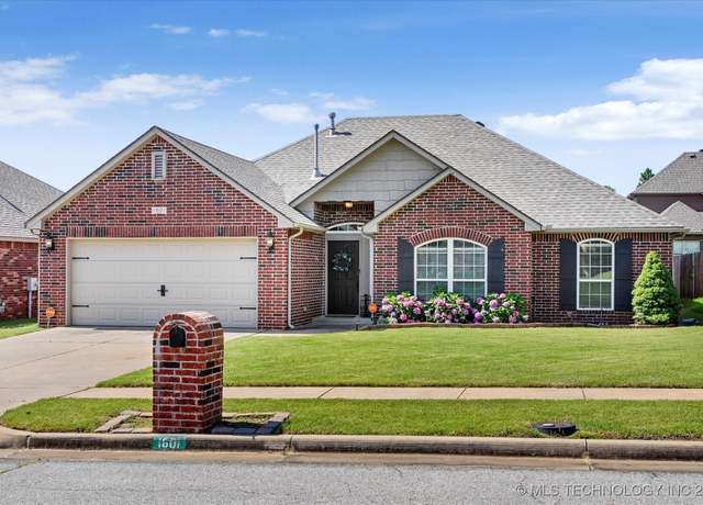 Property at 1801 E Montgomery St, Broken Arrow, OK 74012, 3 beds, 2 baths