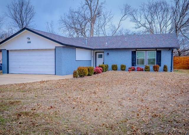 Property at 1306 W 13th St S, Claremore, OK 74017, 3 beds, 2 baths