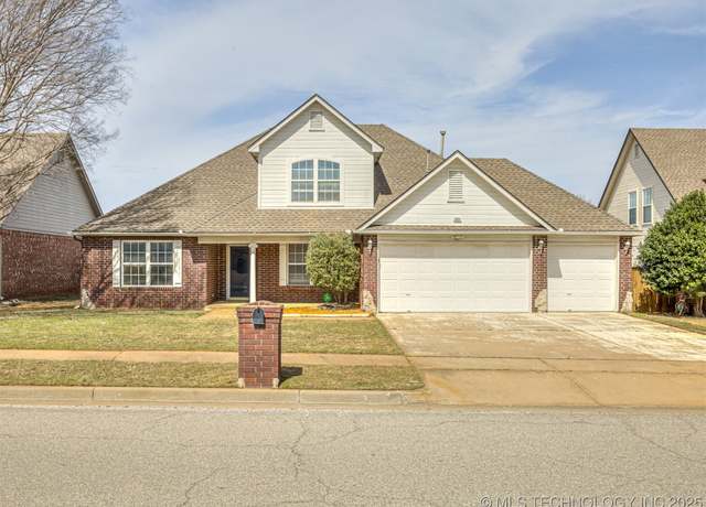 Property at 1004 E Tacoma St, Broken Arrow, OK 74012, 4 beds, 2.5 baths
