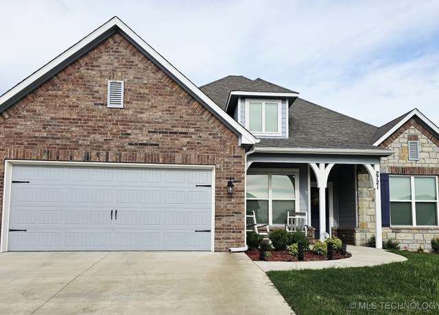 Property at 2721 S 8th St E, Broken Arrow, OK 74012, 4 beds, 3.5 baths