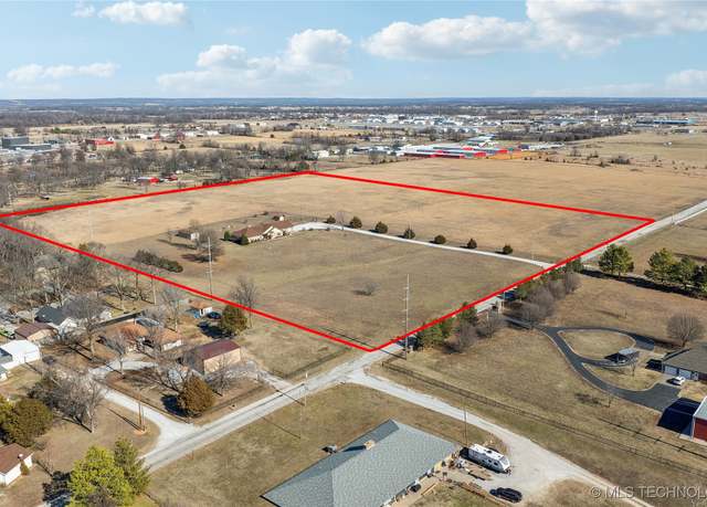 Property at 63320 E 293 Rd, Grove, OK 74344, 3 beds, 2 baths