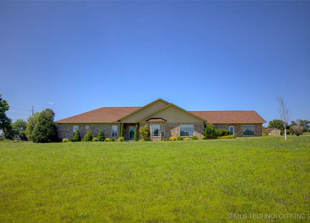 Property at 63320 E 293 Rd, Grove, OK 74344, 3 beds, 2 baths
