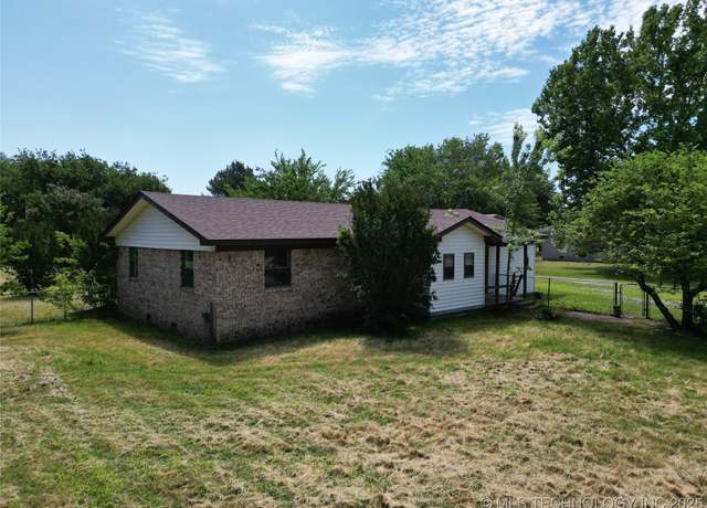 Property at 276 King St, Lone Grove, OK 73401, 3 beds, 1.5 baths