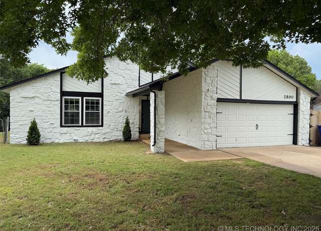 Property at 2800 E Seattle St, Broken Arrow, OK 74014, 3 beds, 2 baths