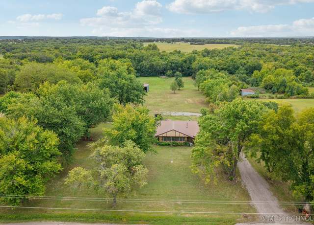 Property at 32444 E 740 Rd, Wagoner, OK 74467, 4 beds, 2 baths