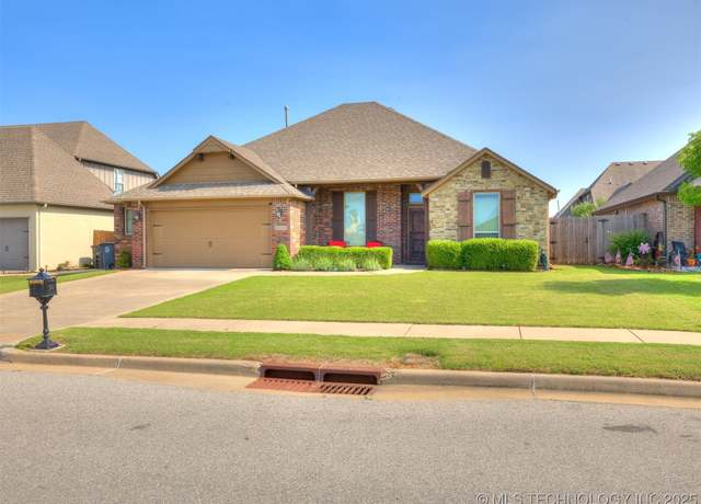 Property at 18210 E 49th St, Tulsa, OK 74134, 3 beds, 2 baths