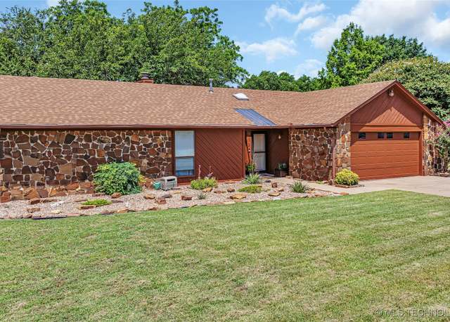 Property at 917 Cheyenne St, Ardmore, OK 73401, 3 beds, 2 baths