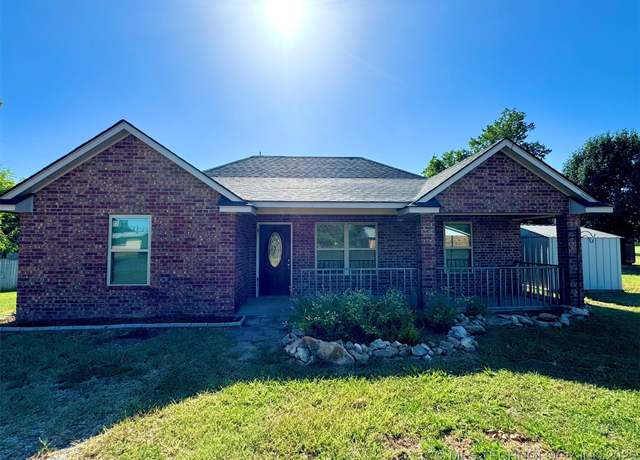 Property at 1306 W 17th, Sulphur, OK 73086, 3 beds, 2 baths