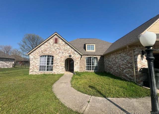 Property at 1207 S Mockingbird Ln, Skiatook, OK 74070, 3 beds, 2 baths