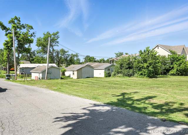 Property at 211 W Jordan St, Claremore, OK 74017, 5 beds, 5 baths