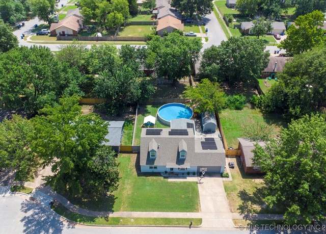 Property at 321 W Waco Pl, Broken Arrow, OK 74011, 5 beds, 3 baths