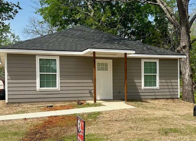 Property at 421 S 10th Ave, Durant, OK 74701, 3 beds, 2 baths
