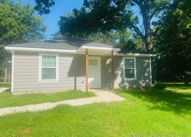 Property at 421 S 10th Ave, Durant, OK 74701, 3 beds, 2 baths