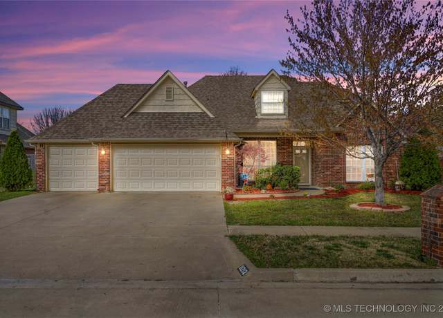 Property at 11212 N 131st EastPlace, Owasso, OK 74055, 5 beds, 3 baths