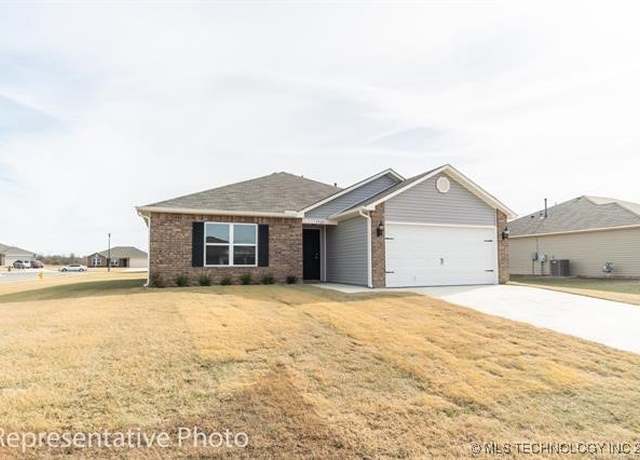 Property at 8508 E Queens St, Broken Arrow, OK 74014, 3 beds, 2 baths
