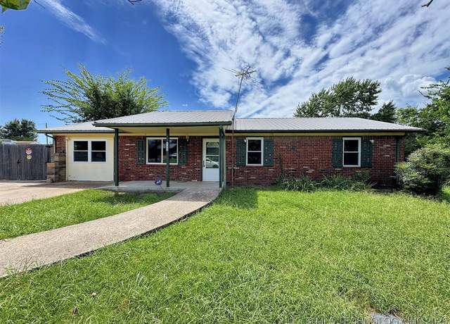 Property at 17564 W Grandview Dr, Tahlequah, OK 74464, 4 beds, 2 baths