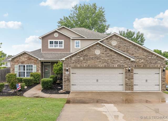 Property at 2704 W Imperial St, Broken Arrow, OK 74011, 3 beds, 2.5 baths