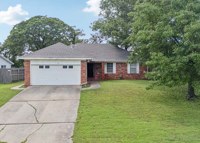 Property at 1110 S Division St, Sapulpa, OK 74066, 3 beds, 2 baths