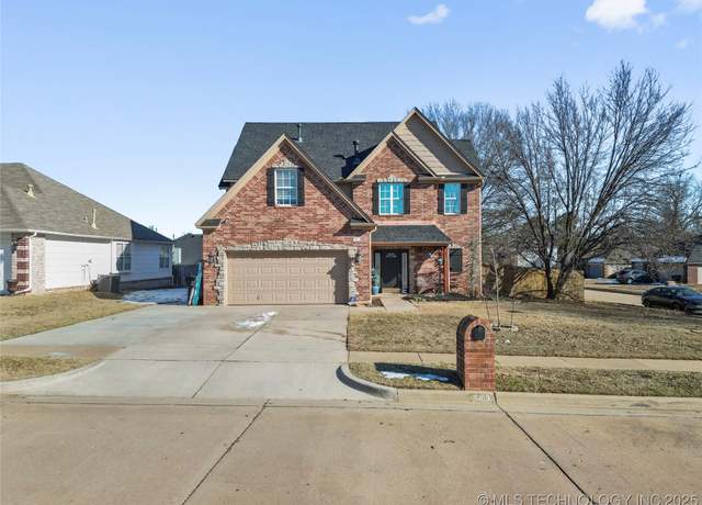 Property at 5413 S Redbud Ave, Broken Arrow, OK 74011, 4 beds, 2.5 baths