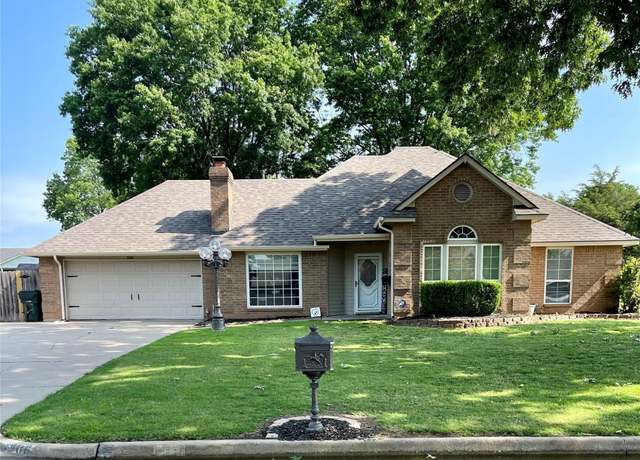 Property at 2806 Houston St, Muskogee, OK 74403, 3 beds, 2 baths