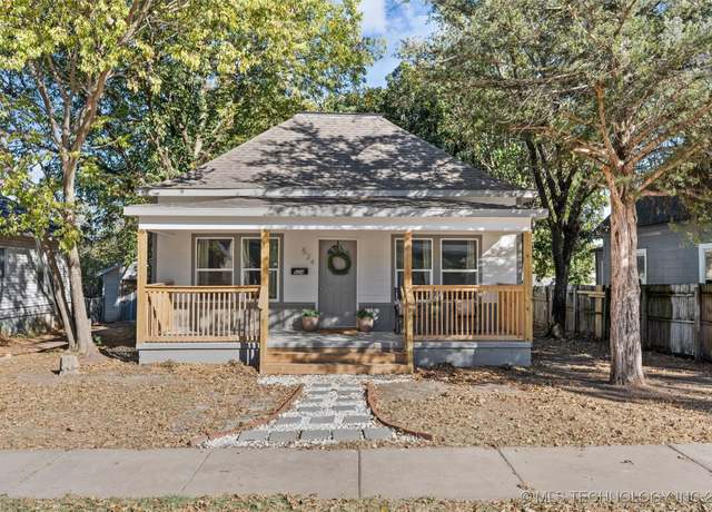 Property at 524 S Wyandotte Ave, Bartlesville, OK 74003, 3 beds, 2 baths