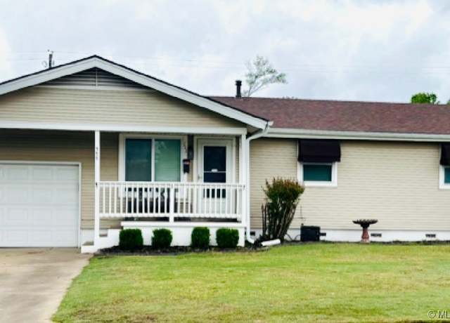 Property at 111 W 32nd St, Sand Springs, OK 74063, 3 beds, 1 bath