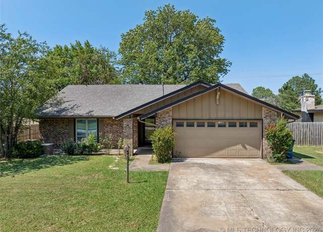 Property at 7065 E 52nd St, Tulsa, OK 74145, 3 beds, 2 baths