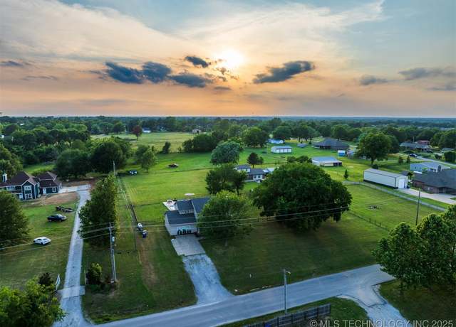 Property at 13902 S 241st EastAvenue, Coweta, OK 74429, 5 beds, 3.5 baths