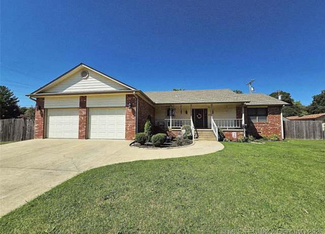 Property at 1104 Chase Ave, Tahlequah, OK 74464, 3 beds, 2 baths