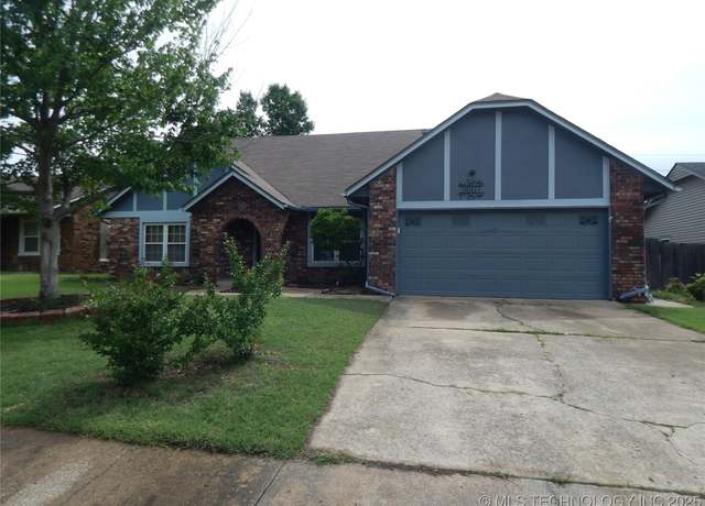 Property at 2607 S Gardenia Ave, Broken Arrow, OK 74012, 5 beds, 2.5 baths