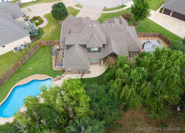 Property at 9502 N 143rd EastCourt, Owasso, OK 74055, 4 beds, 3.5 baths