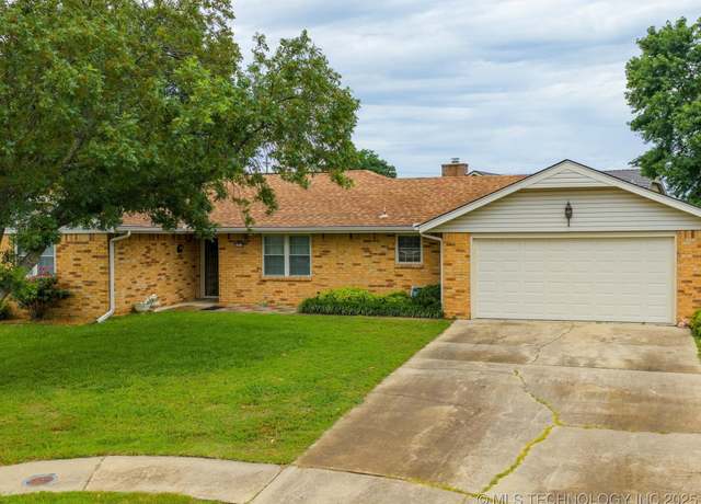 Property at 1919 Limestone Ct, Bartlesville, OK 74006, 3 beds, 2.5 baths