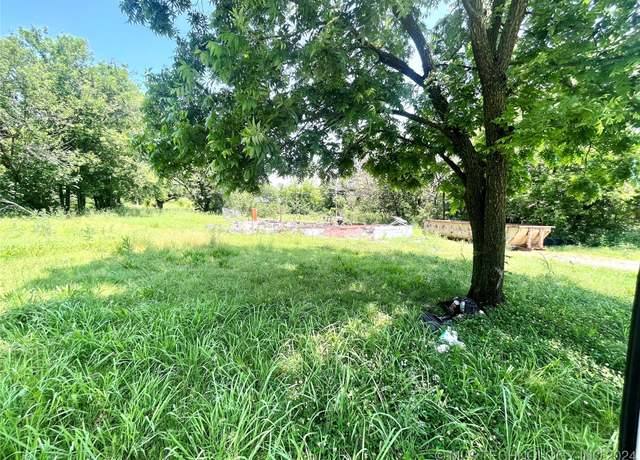 Property at 112 W Merrick St, Henryetta, OK 74437