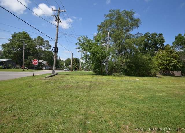 Property at 815 N 4th St, Stilwell, OK 74960
