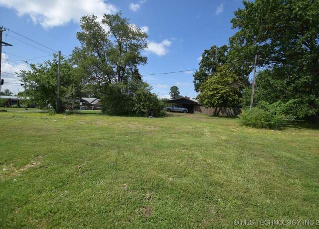 Property at 815 N 4th St, Stilwell, OK 74960