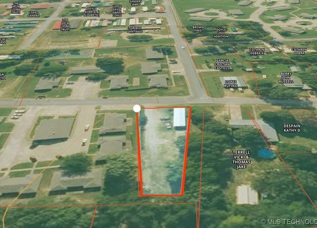 Property at 815 N 4th St, Stilwell, OK 74960