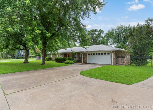 Property at 11420 S Mingo Rd, Bixby, OK 74008, 4 beds, 3 baths