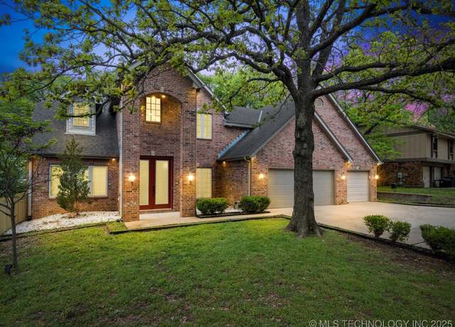 Property at 618 Kenwood Dr, Bartlesville, OK 74006, 5 beds, 4.5 baths
