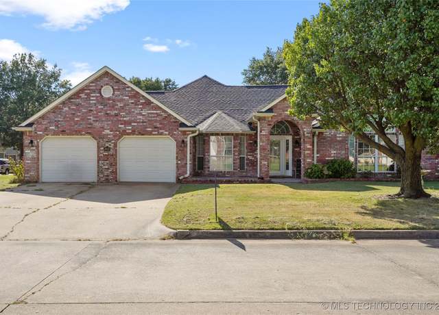 Property at 312 Roosevelt Ave, Wagoner, OK 74467, 3 beds, 2.5 baths