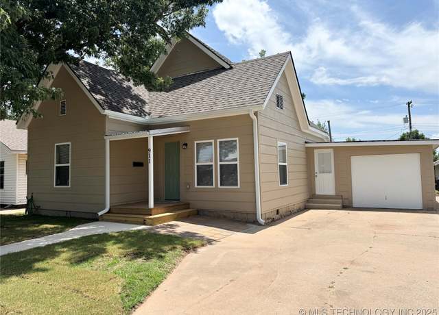 Property at 911 E Maple St, Cushing, OK 74023, 3 beds, 1 bath