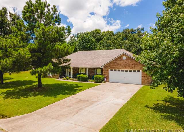 Property at 463696 E 1044 Loop, Sallisaw, OK 74955, 3 beds, 2 baths