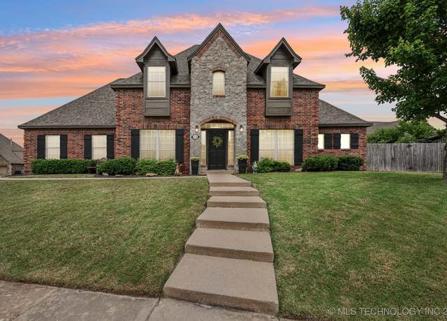 Property at 3305 N Oak Ave, Broken Arrow, OK 74012, 4 beds, 2.5 baths